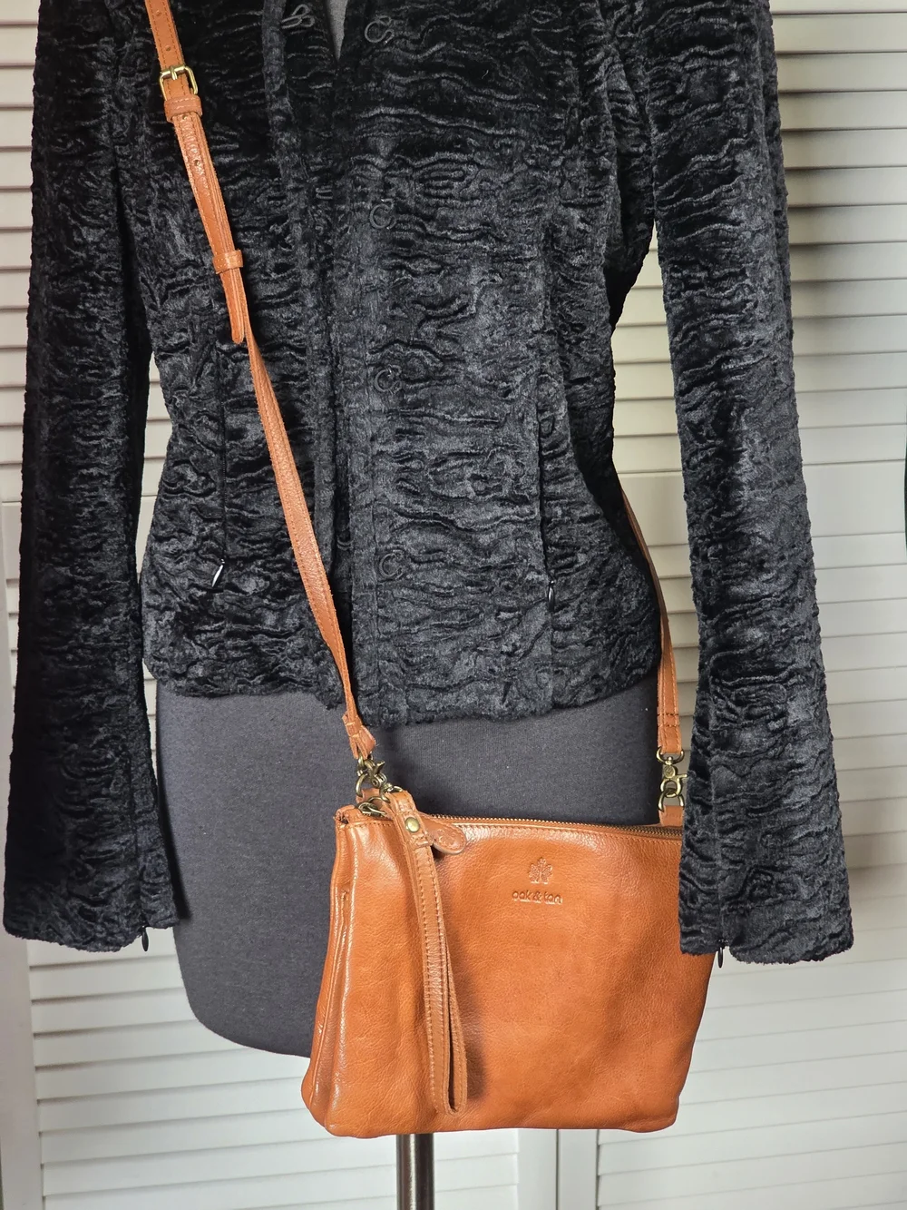 Oak & Tan Genuine Leather Crossbody Bag - Cognac Brown